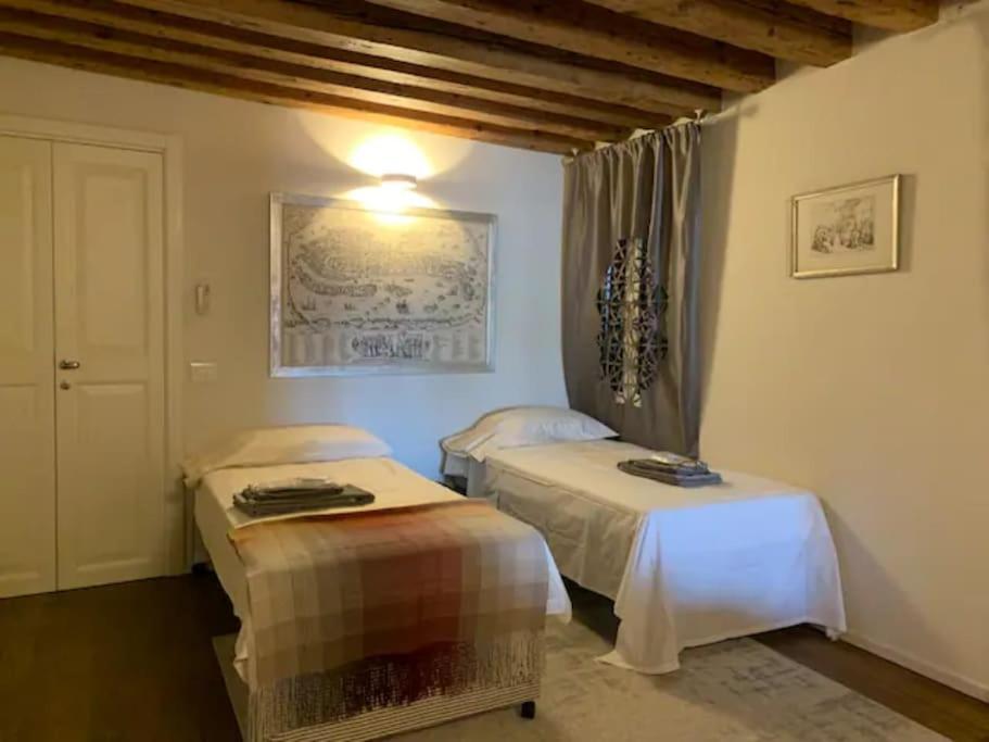 Ospizio Delle Donzelle Apartment Venesia Bagian luar foto